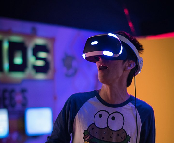 tech-technology-vr-vr-headset-headset-boy-1629858-pxhere.com