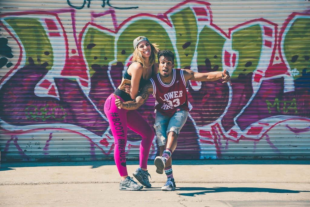 woman-male-graffiti-smile-art-sports-55738-pxhere.com